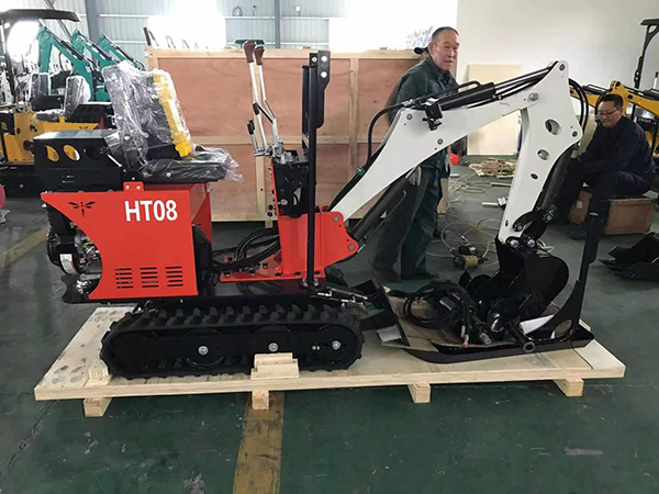 HT08迷你挖掘機發往歐洲