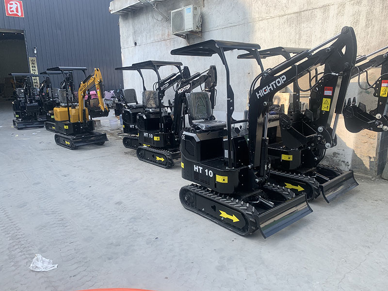 15臺HT10C小型挖掘機發往美國